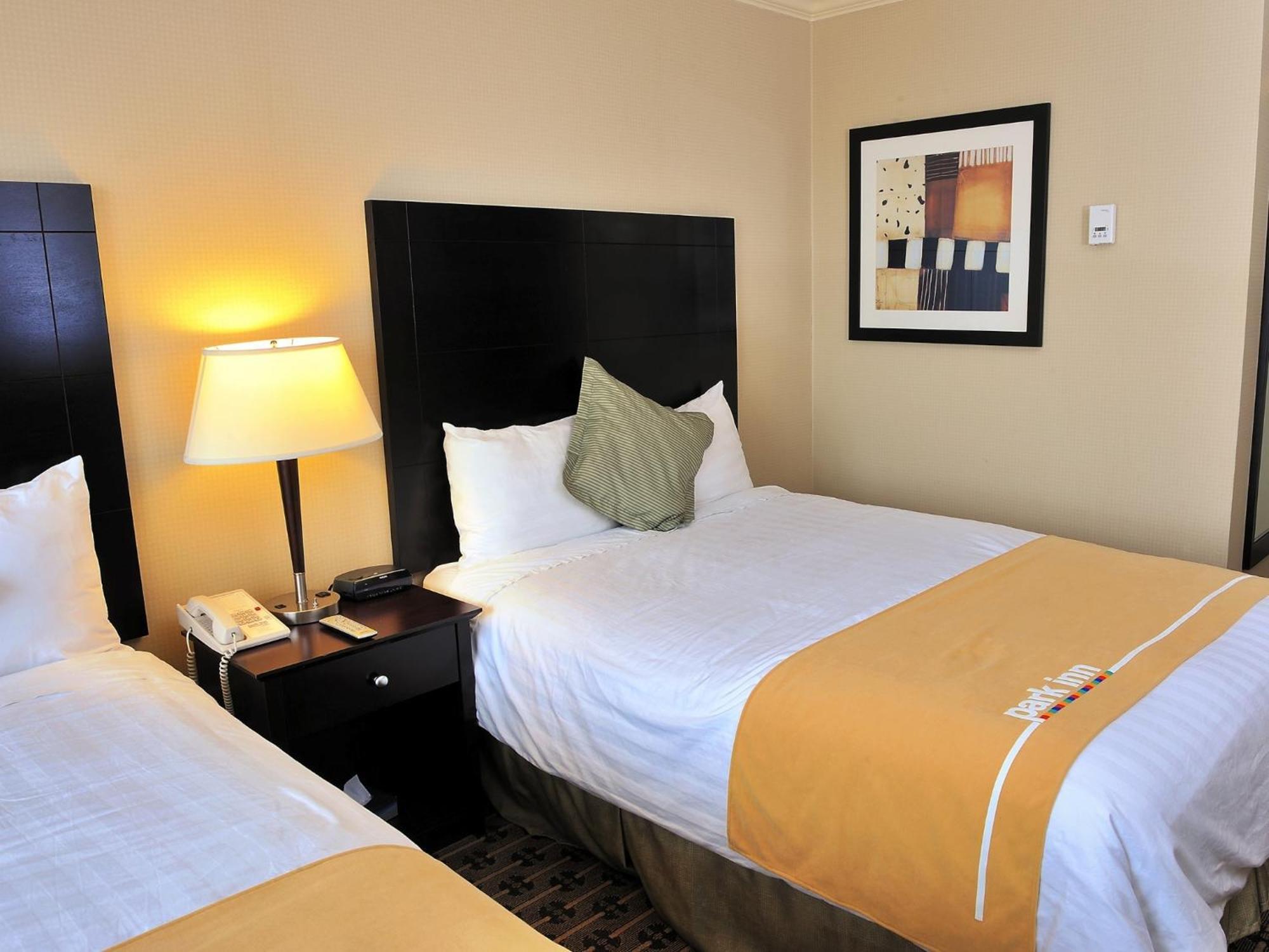 וונקובר Park Inn & Suites By Radisson מראה חיצוני תמונה