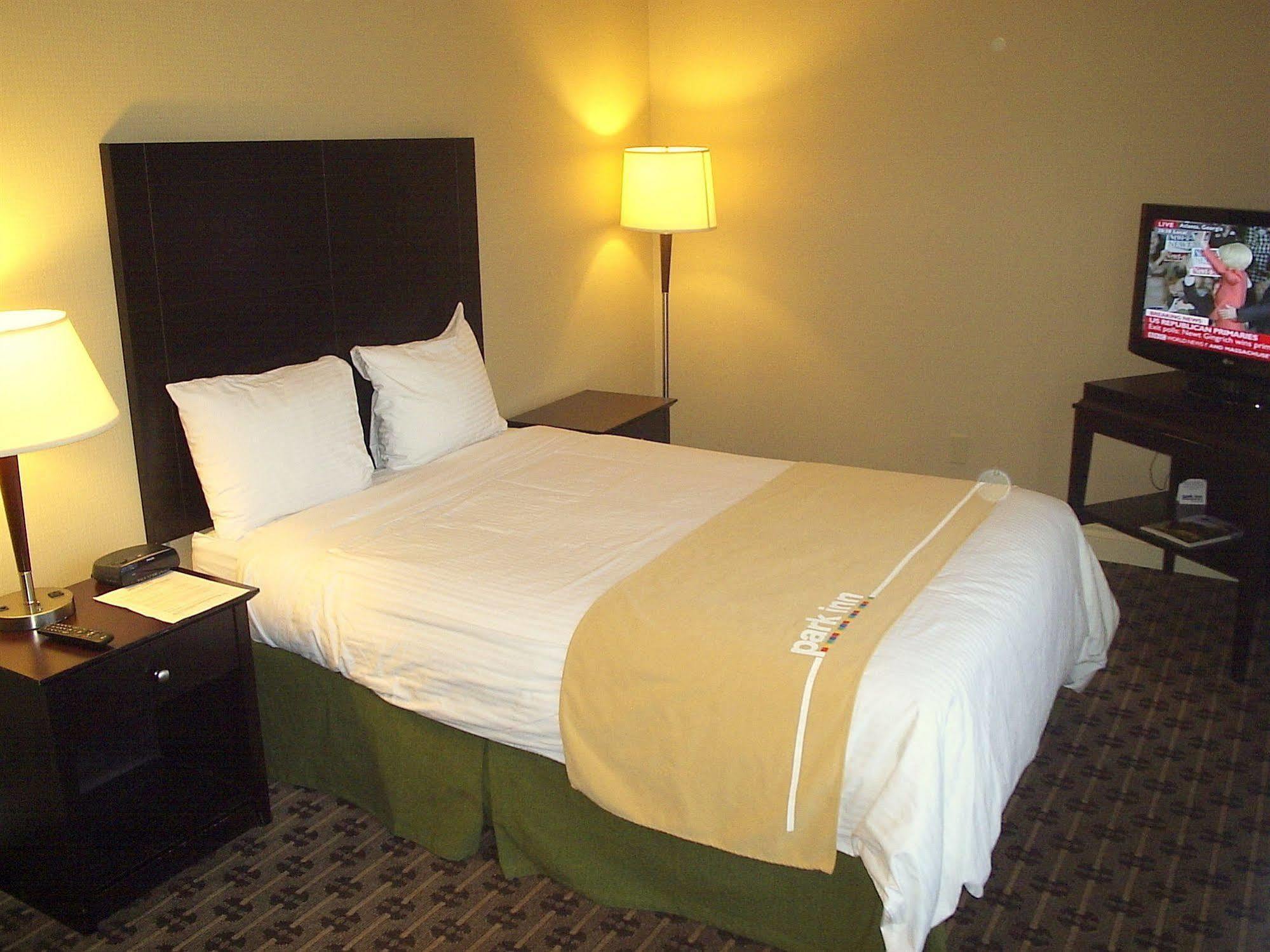 וונקובר Park Inn & Suites By Radisson מראה חיצוני תמונה