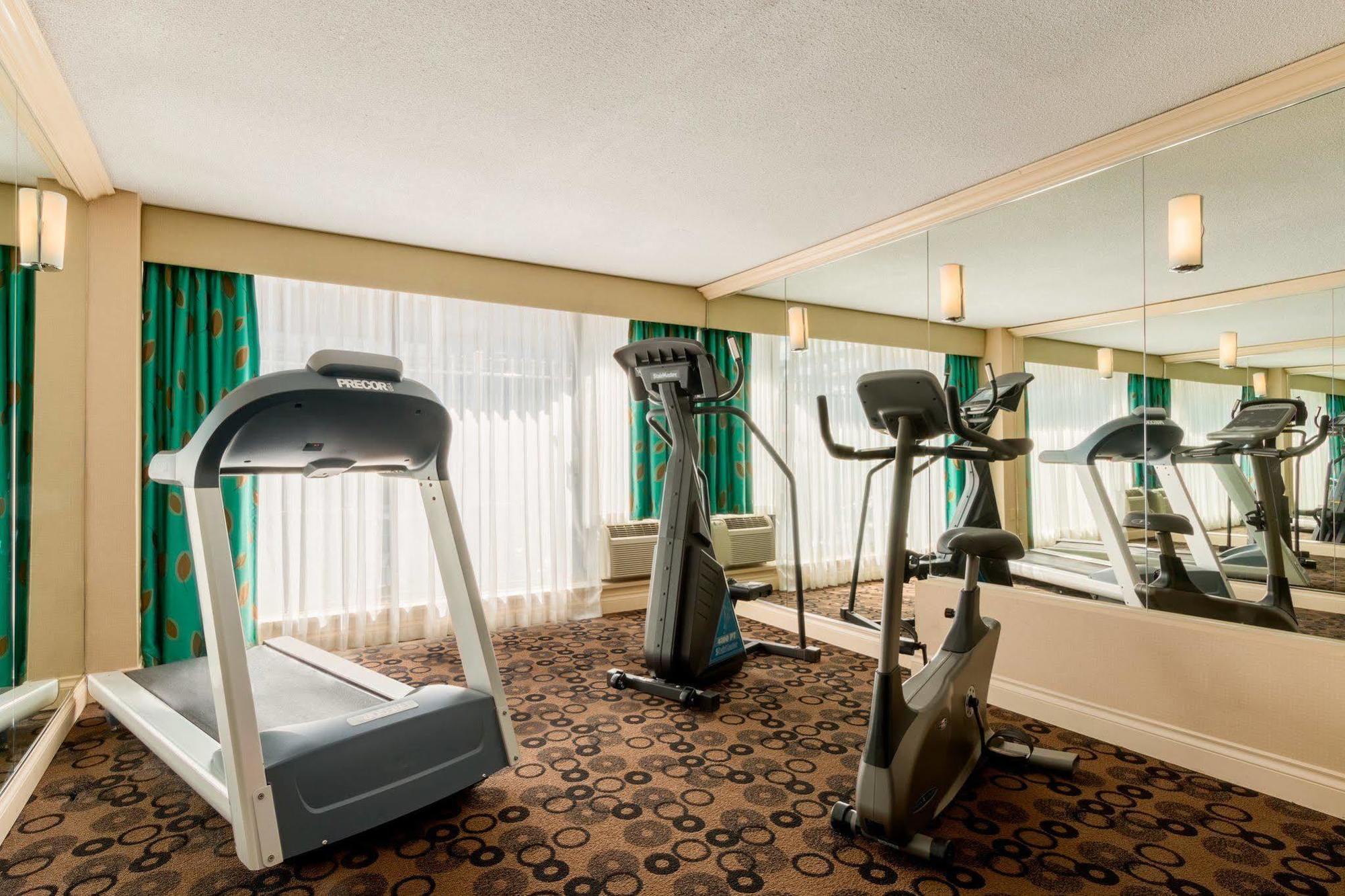 וונקובר Park Inn & Suites By Radisson מראה חיצוני תמונה