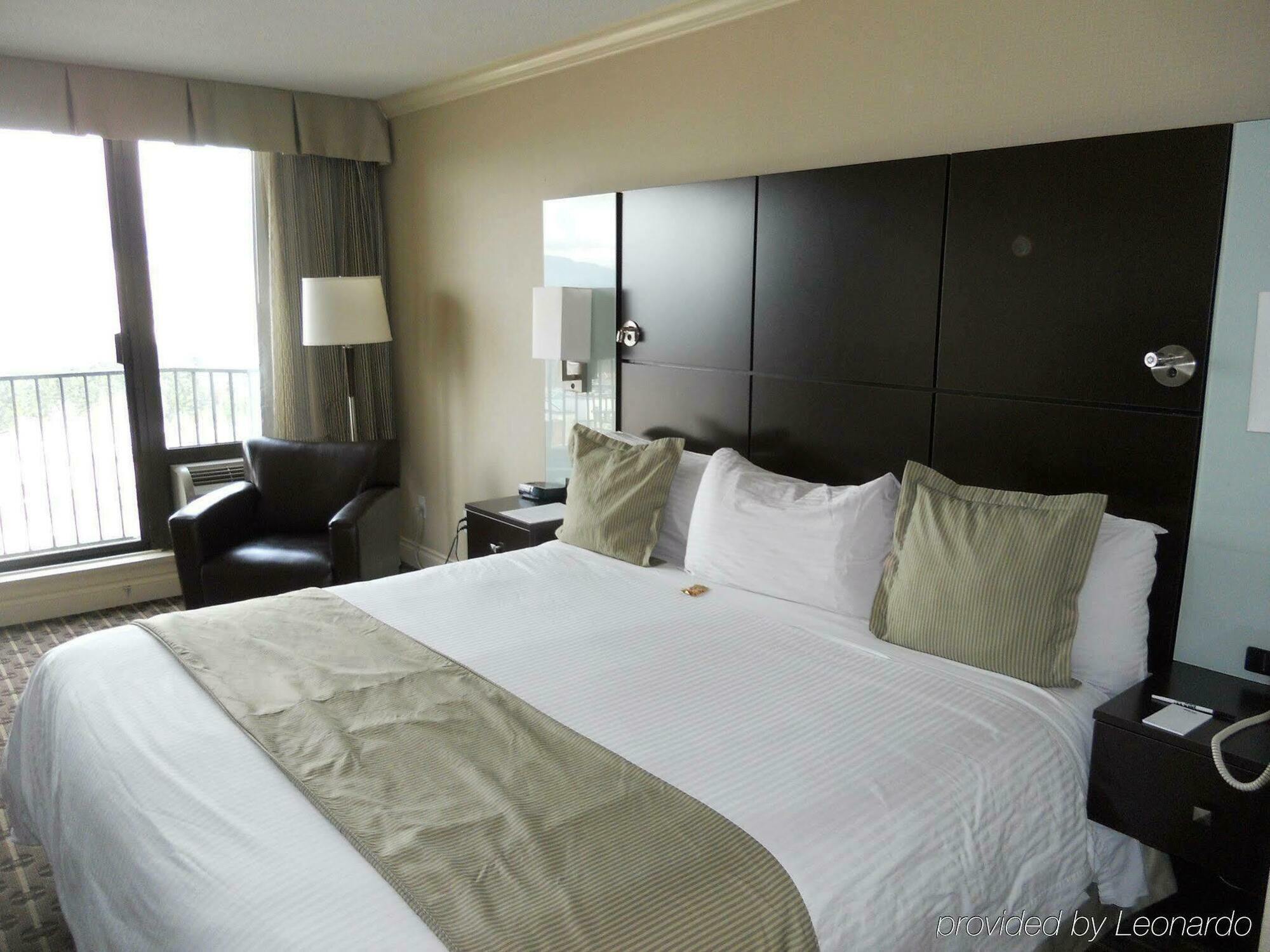 וונקובר Park Inn & Suites By Radisson מראה חיצוני תמונה