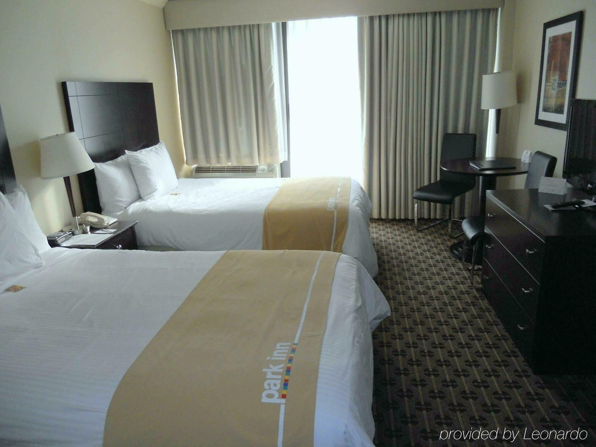 וונקובר Park Inn & Suites By Radisson מראה חיצוני תמונה